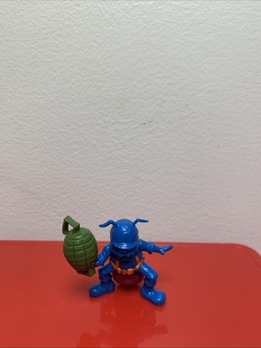 Figurina spilla strappo